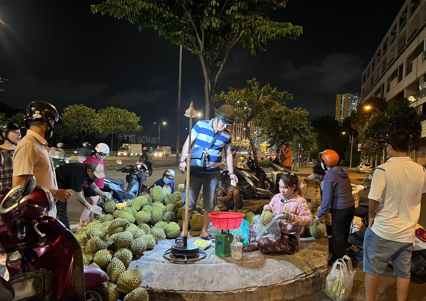 Trồng cây... lo ngày hái quả